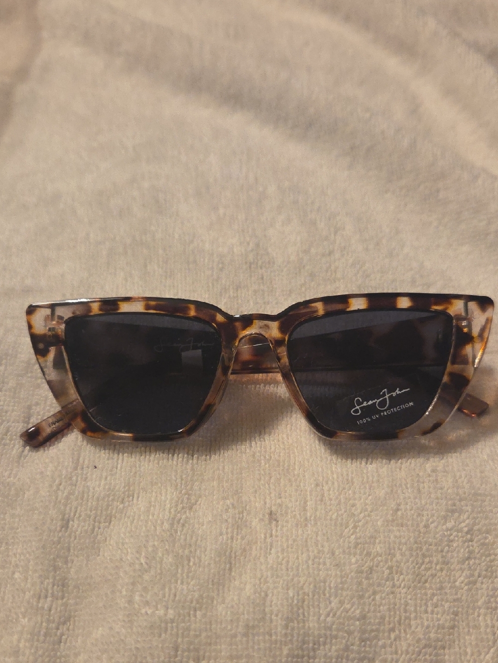 Sean John Tortoiseshell Cat Eye Sunglasses with Dark Lenses(27)